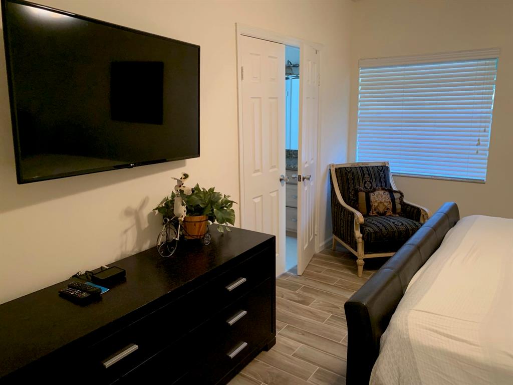 Bring your toothbrush to this fully furnished Two Bedroom, Two Bathroom First Floor Corner Plum unit! Grab this one before it is too late as not too many first floor units become available. Freshly Painted with crown molding and Brand new tile in the 2 bedrooms. Master Bedroom has King Bed and 52'' flatscreen TV, Second Bedroom has Queen Bed and 43'' flatscreen TV and Living Room has 52'' flatscreen TV. The unit is clean and neutral and very desirable. Entire unit is on one floor. No stairs. Large screened in porch overlooking quiet green area. Large master walk in closet, spacious eat in kitchen. Washer and Dryer in the unit. Cherry Wood Cabinetry in the kitchen and stainless appliances.