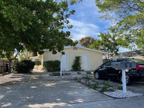 1025 N H St Lake Worth Beach FL 33460