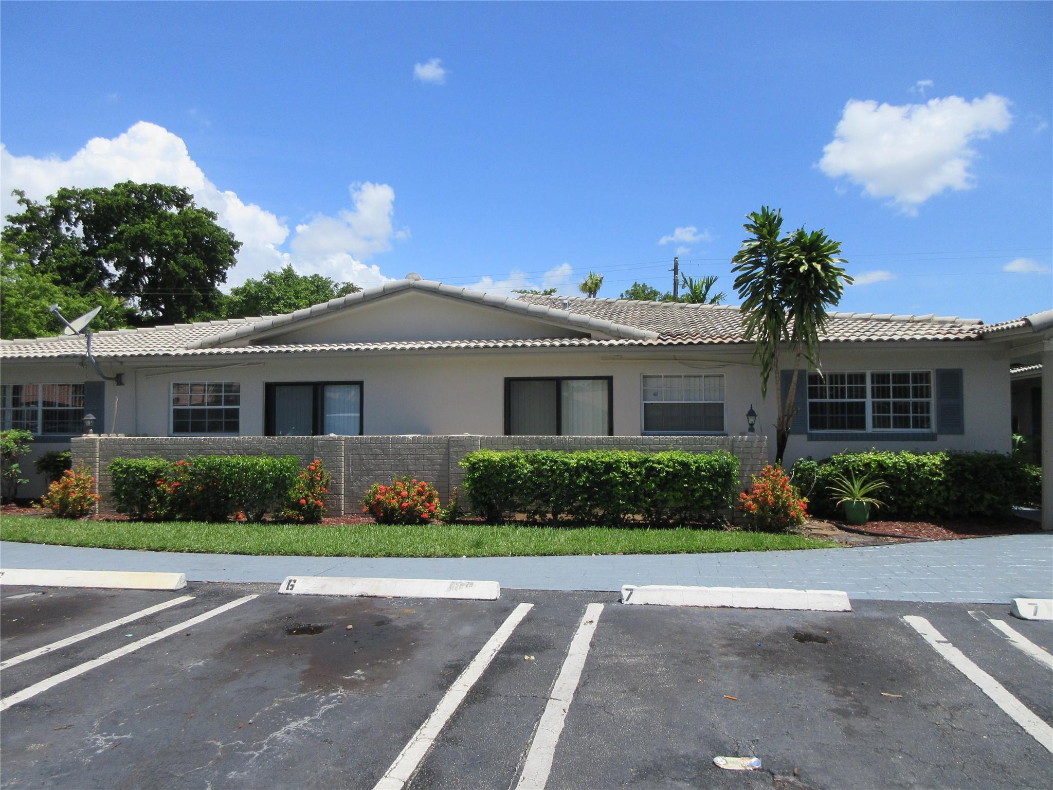 Beautiful 3/2 in the heart of Coral Springs. This unit has been completely remodeled, new kitchen with brand
new cabinets, granite countertops, stainless steel appliances, new flooring and more. Property has been freshly
painted and both bathrooms fully updated. Nice open floor plan along with private fenced in backyard including a
patio off of the master bedroom. Common area laundry room located in the building. Don’t miss this great
opportunity. Unit is very well maintained with no HOA and quick approval along with plenty of parking along with
2 assigned parking spots.