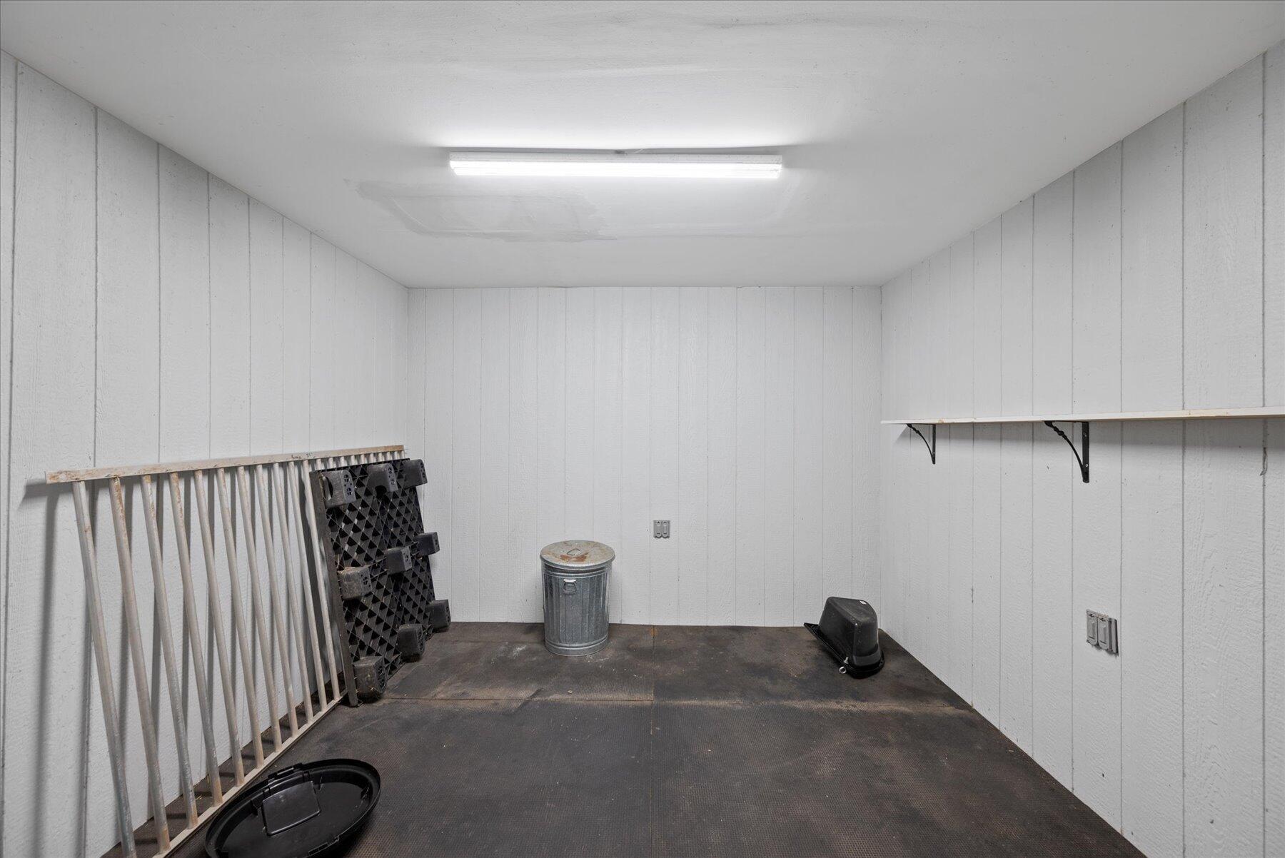 WHITE FENCES / DEER RUN 2 - Residential