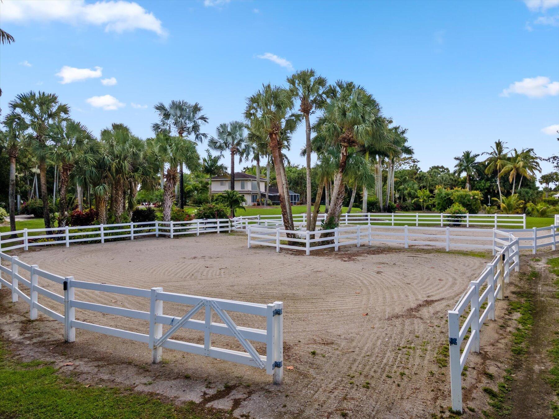 WHITE FENCES / DEER RUN 2 - Residential