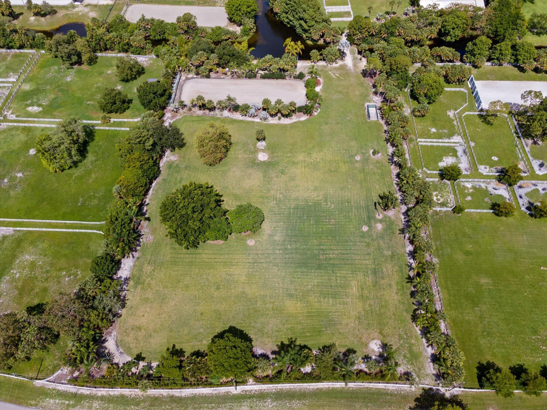 WHITE FENCES / DEER RUN 2 - Residential