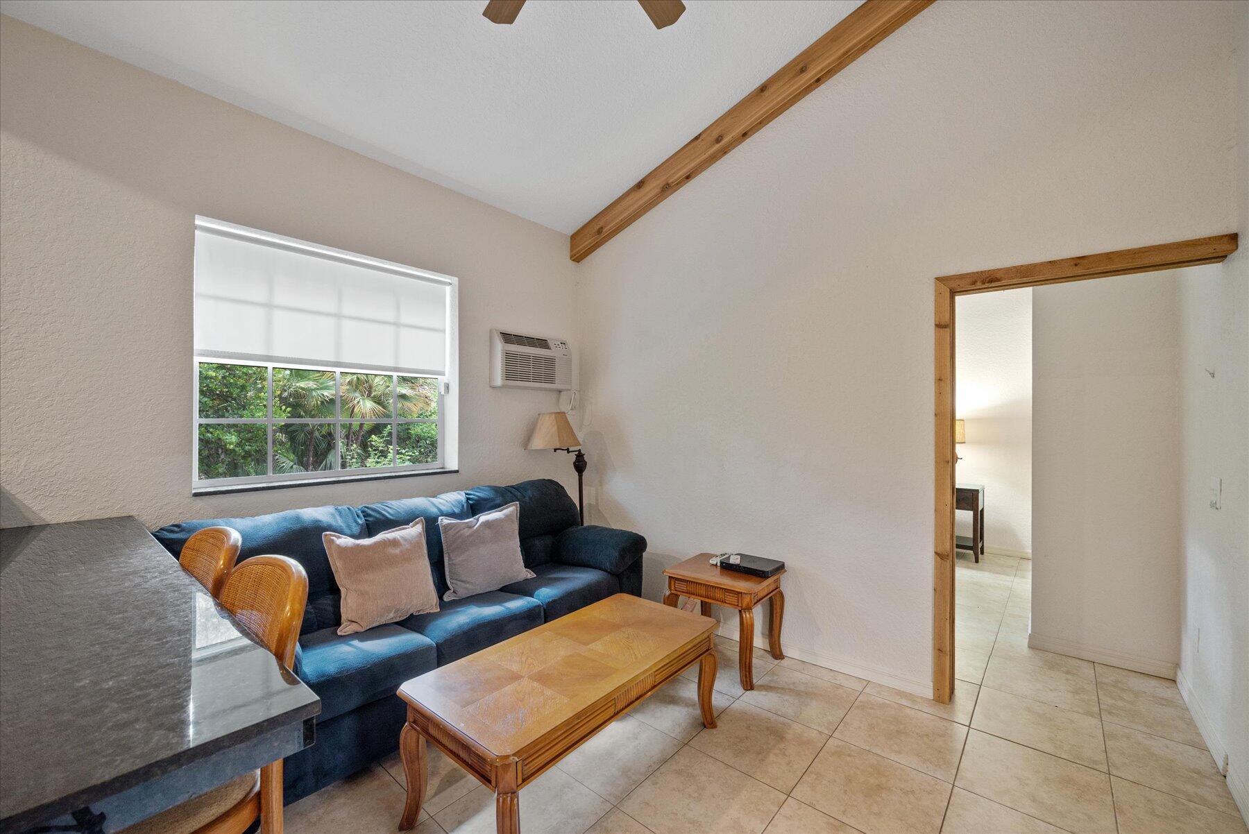 WHITE FENCES / DEER RUN 2 - Residential