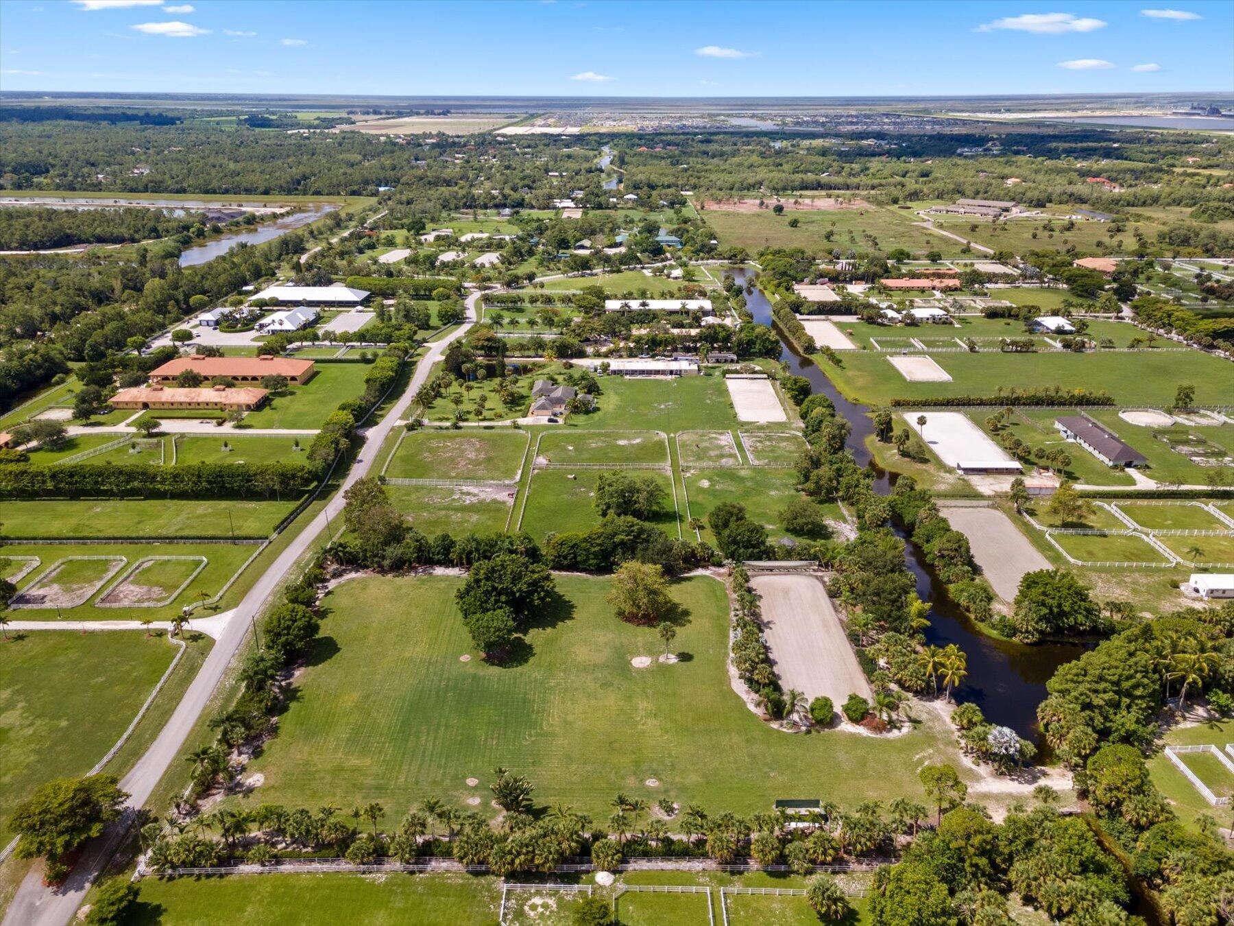 WHITE FENCES / DEER RUN 2 - Residential