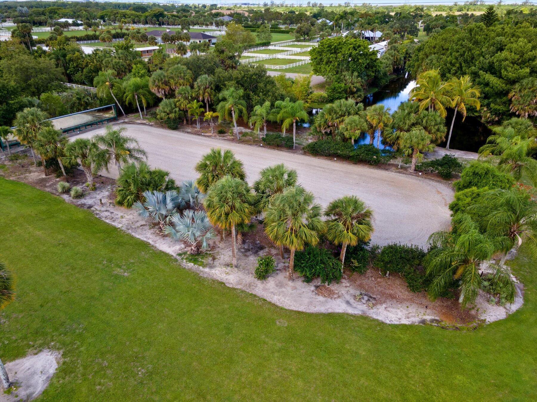 WHITE FENCES / DEER RUN 2 - Residential