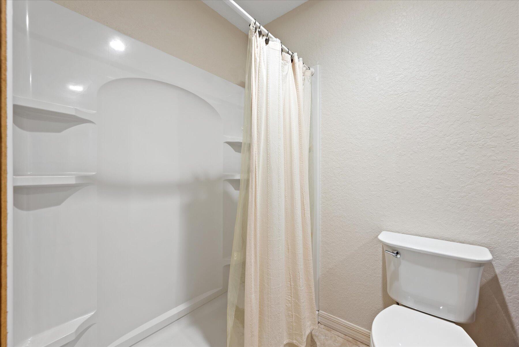 WHITE FENCES / DEER RUN 2 - Residential