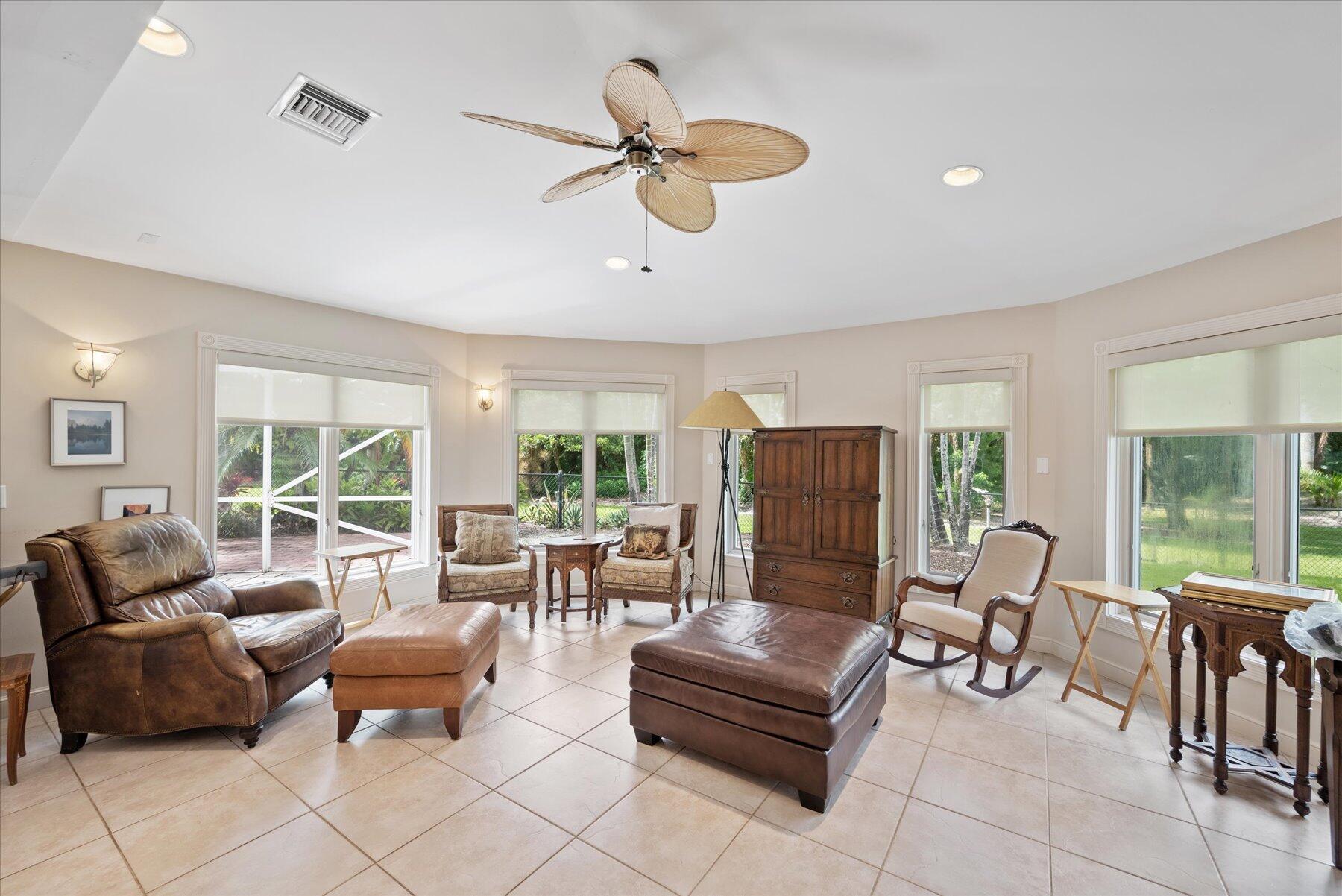 WHITE FENCES / DEER RUN 2 - Residential