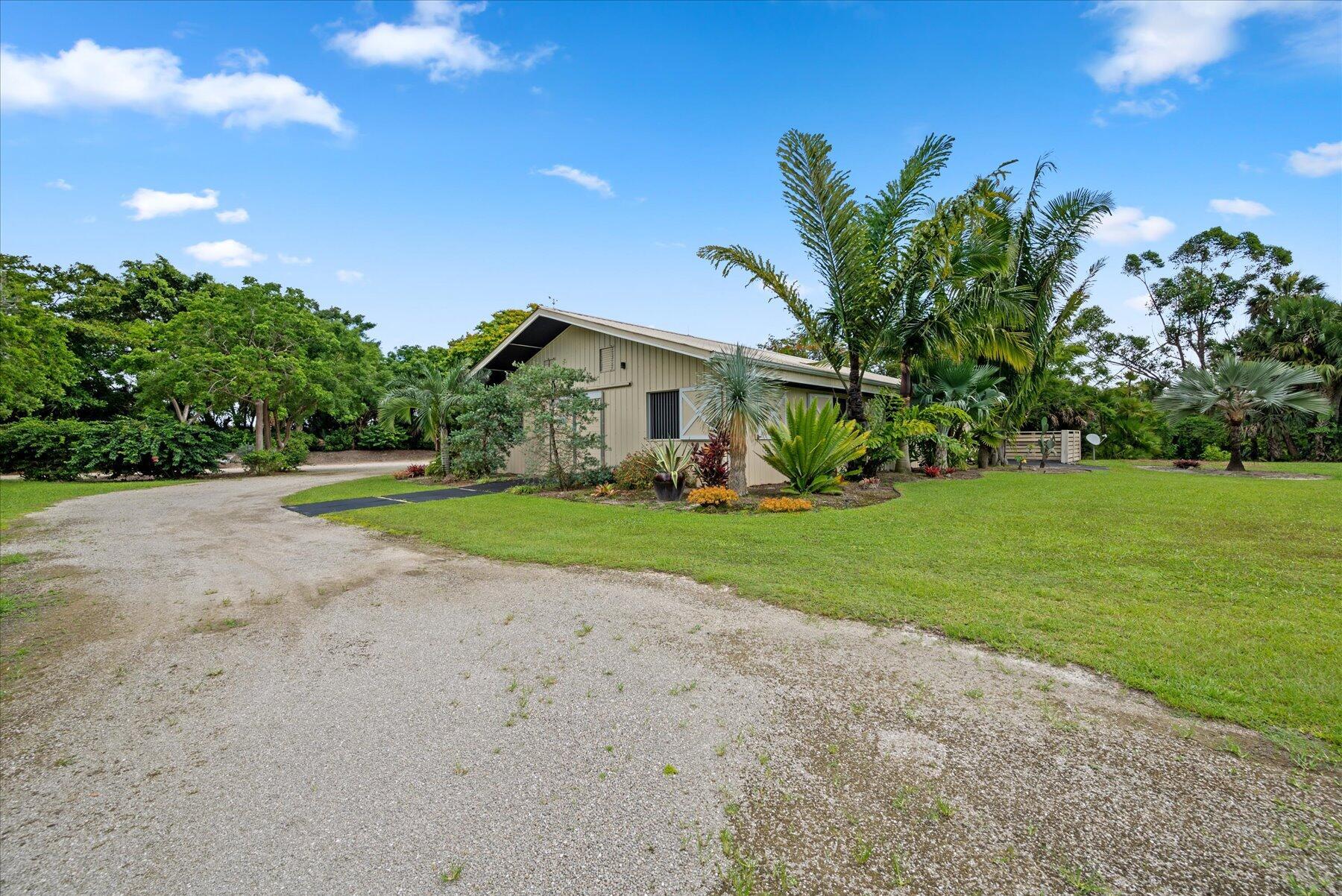 WHITE FENCES / DEER RUN 2 - Residential