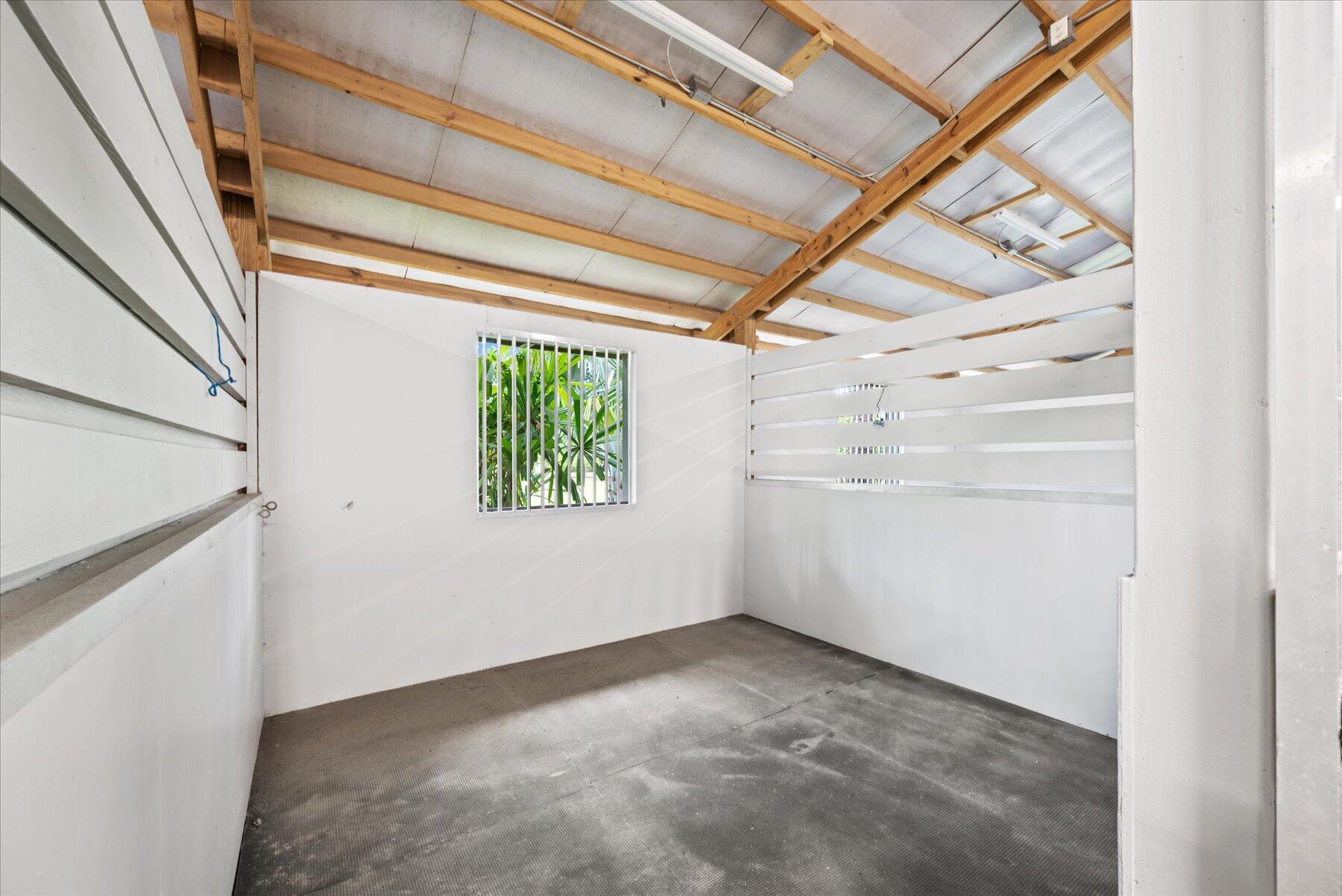 WHITE FENCES / DEER RUN 2 - Residential