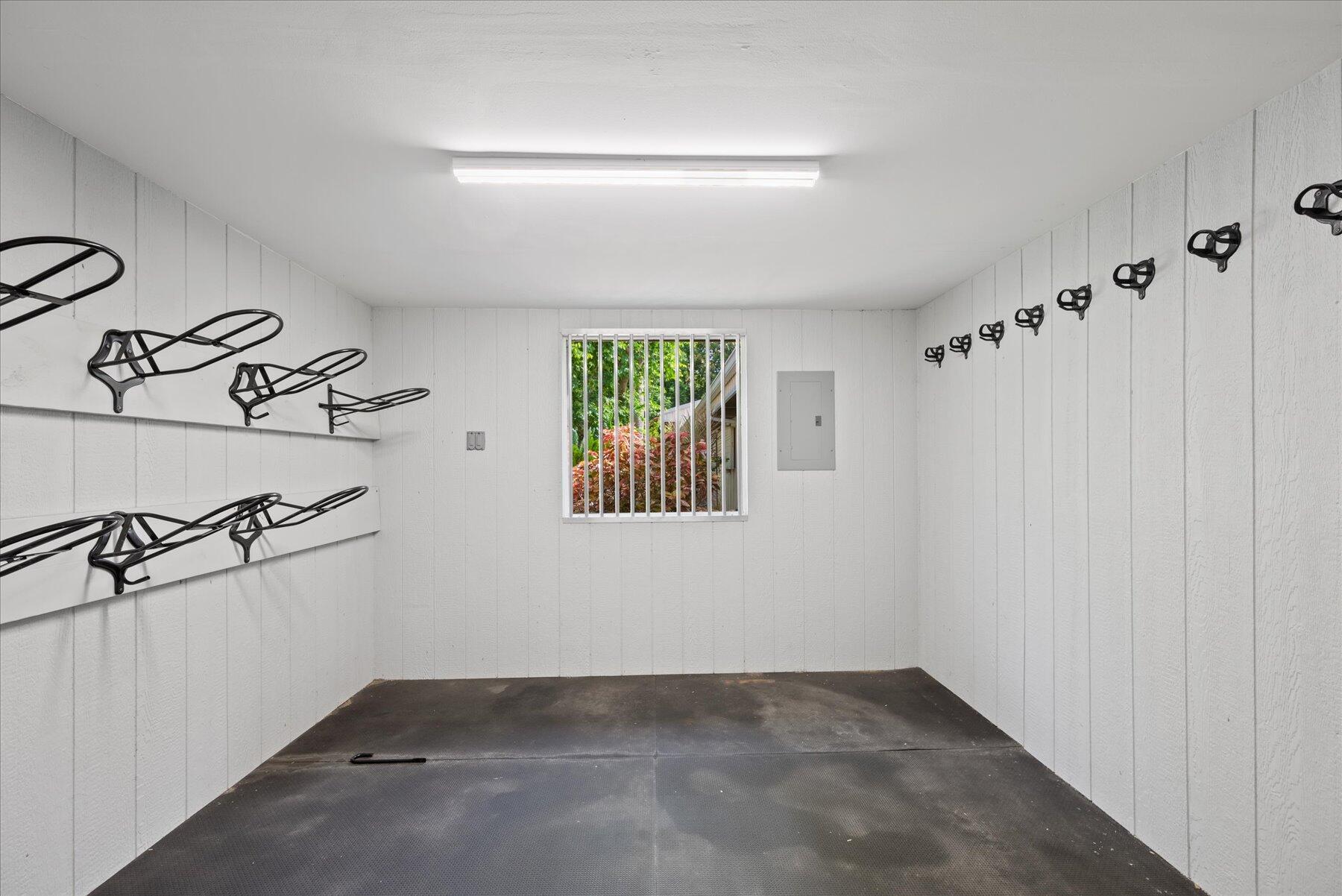 WHITE FENCES / DEER RUN 2 - Residential