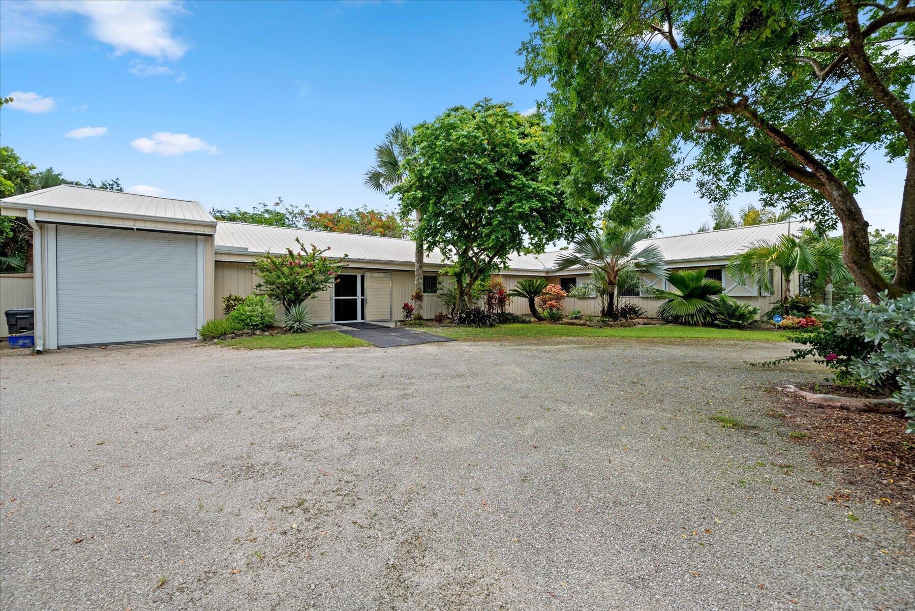 WHITE FENCES / DEER RUN 2 - Residential