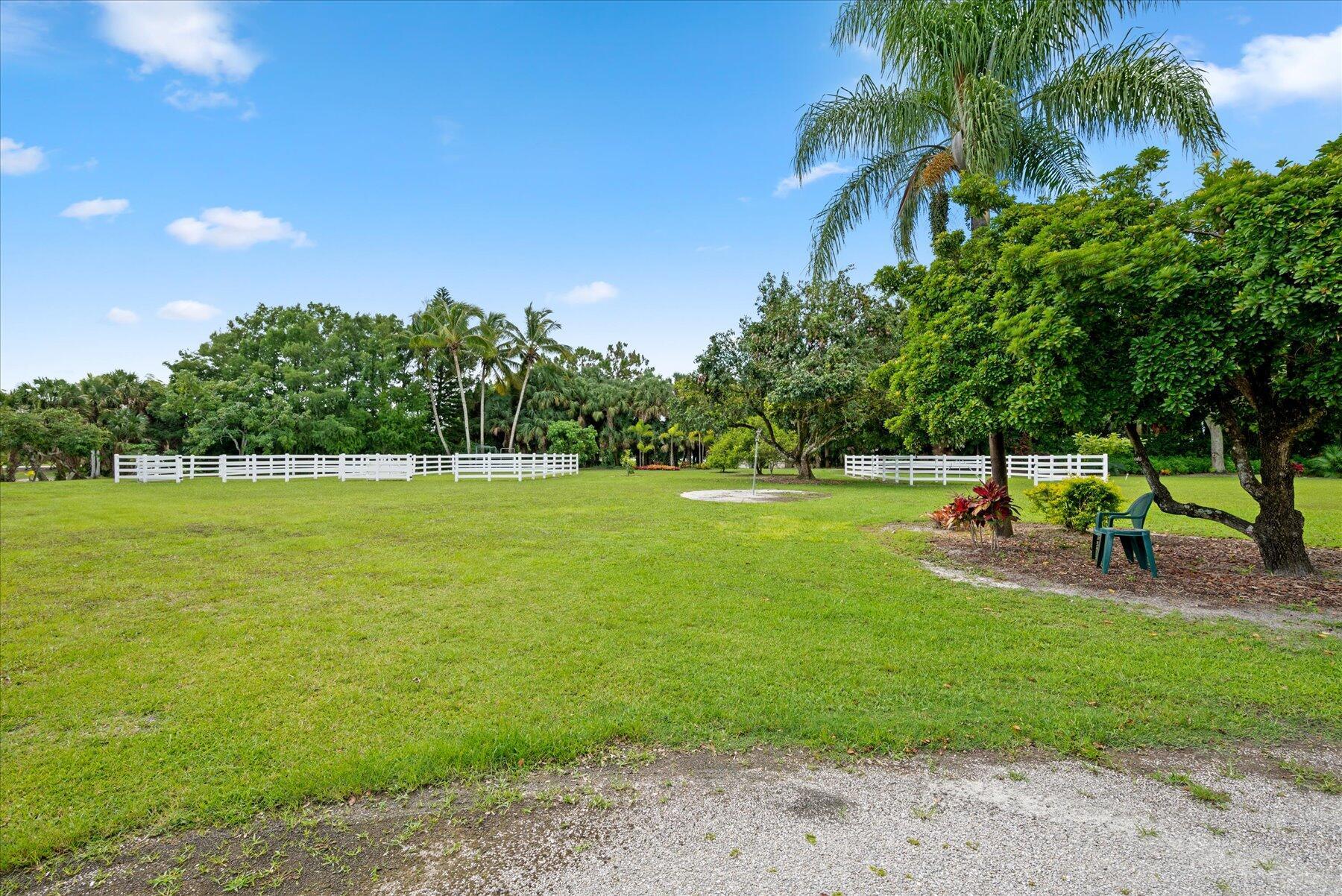 WHITE FENCES / DEER RUN 2 - Residential