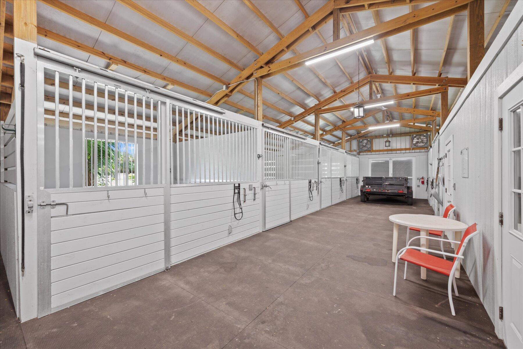 WHITE FENCES / DEER RUN 2 - Residential