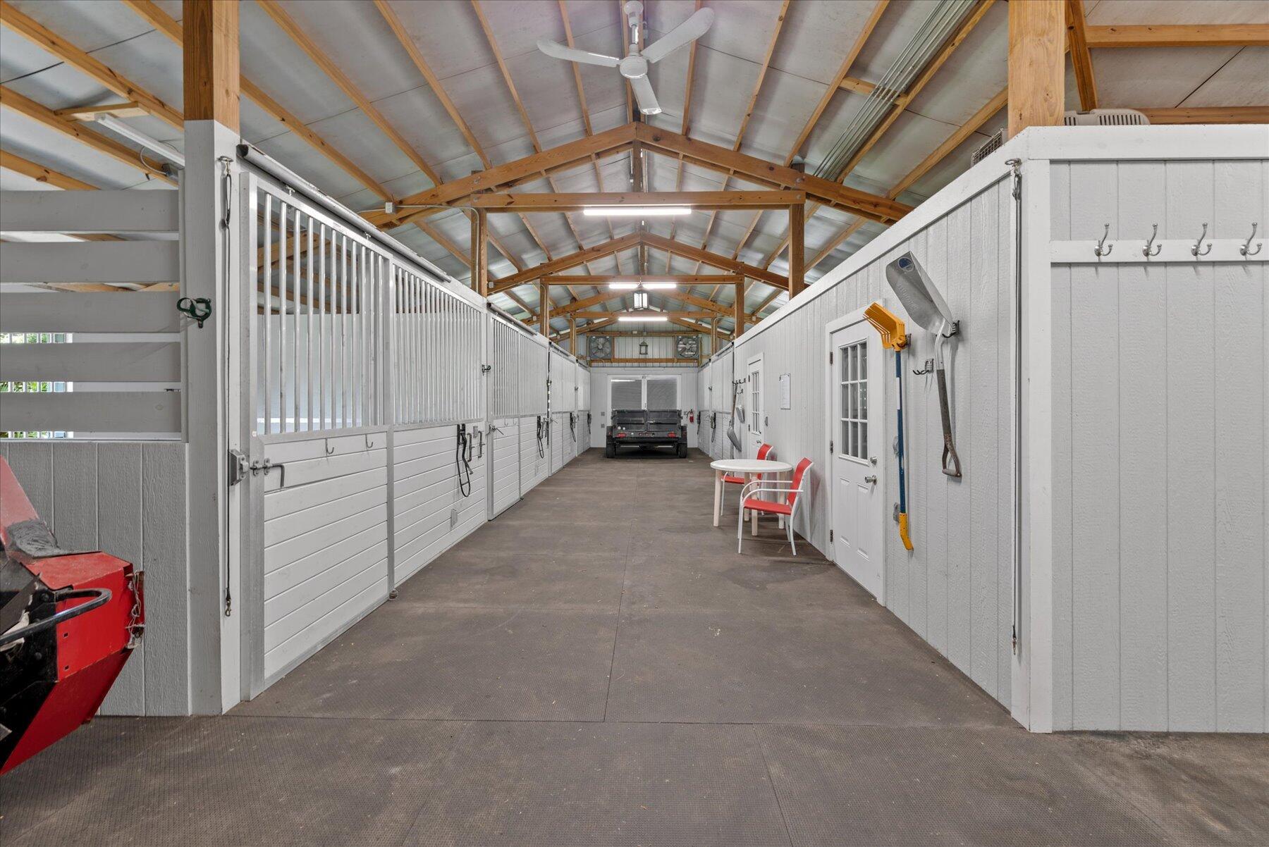 WHITE FENCES / DEER RUN 2 - Residential