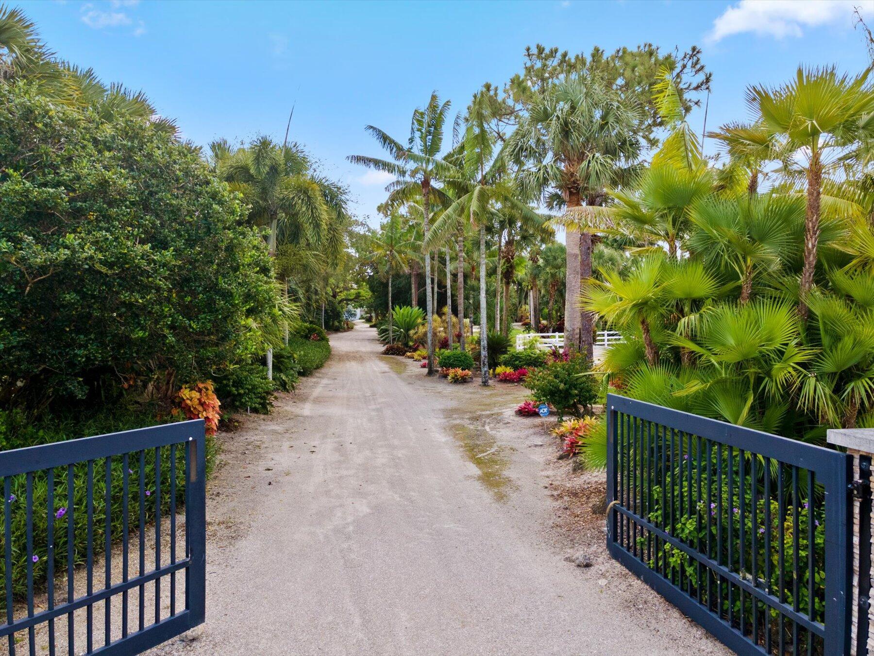 WHITE FENCES / DEER RUN 2 - Residential