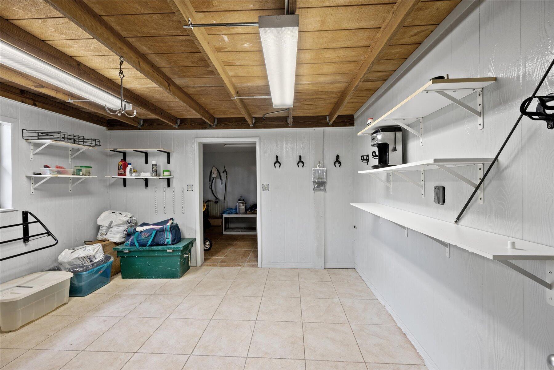 WHITE FENCES / DEER RUN 2 - Residential