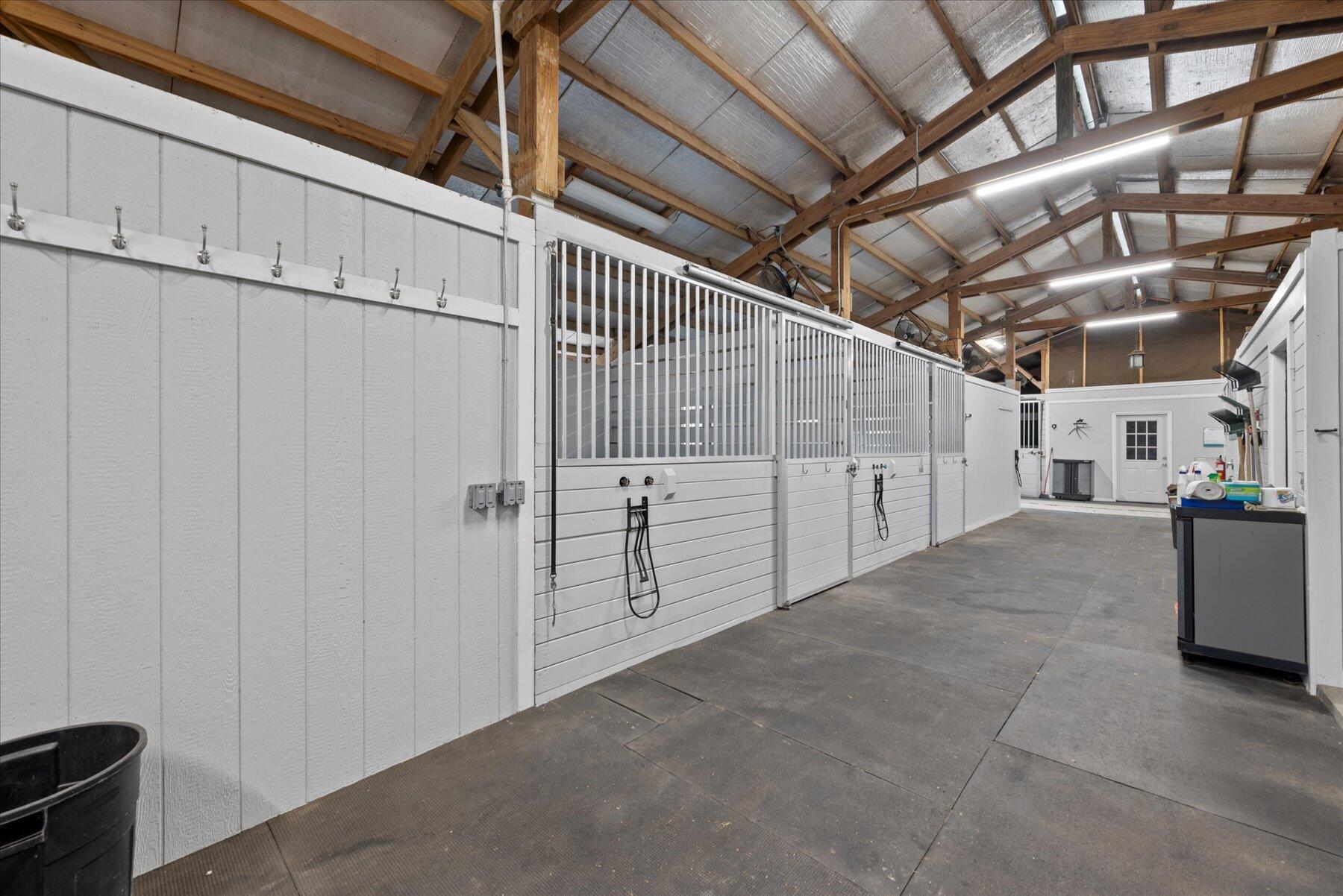 WHITE FENCES / DEER RUN 2 - Residential