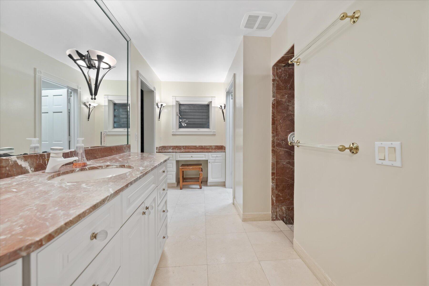 WHITE FENCES / DEER RUN 2 - Residential