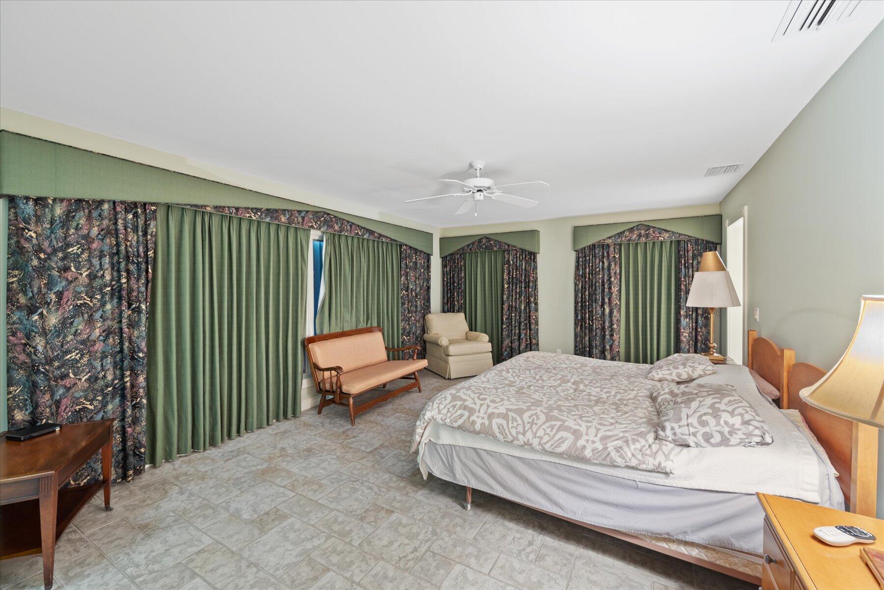 WHITE FENCES / DEER RUN 2 - Residential