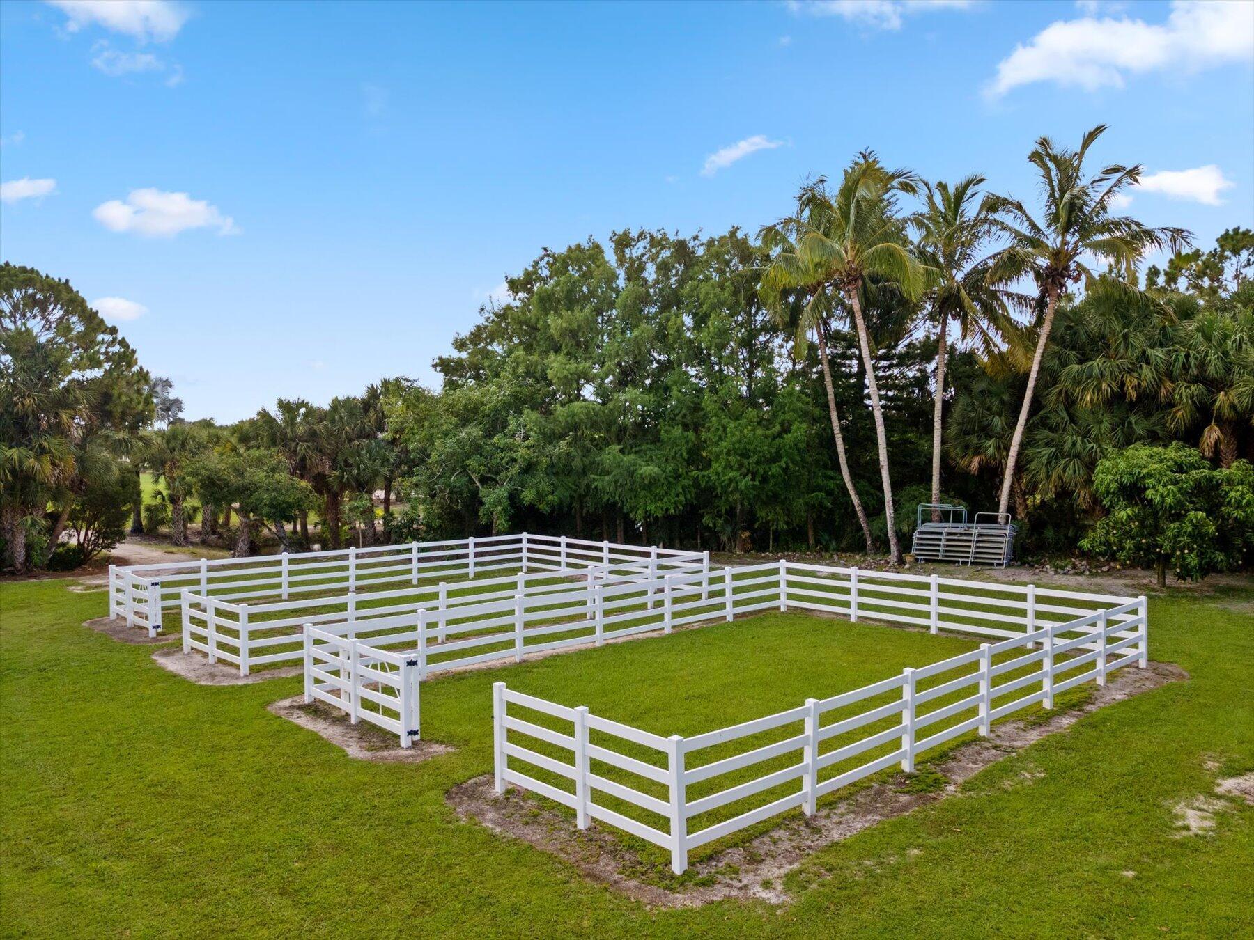 WHITE FENCES / DEER RUN 2 - Residential