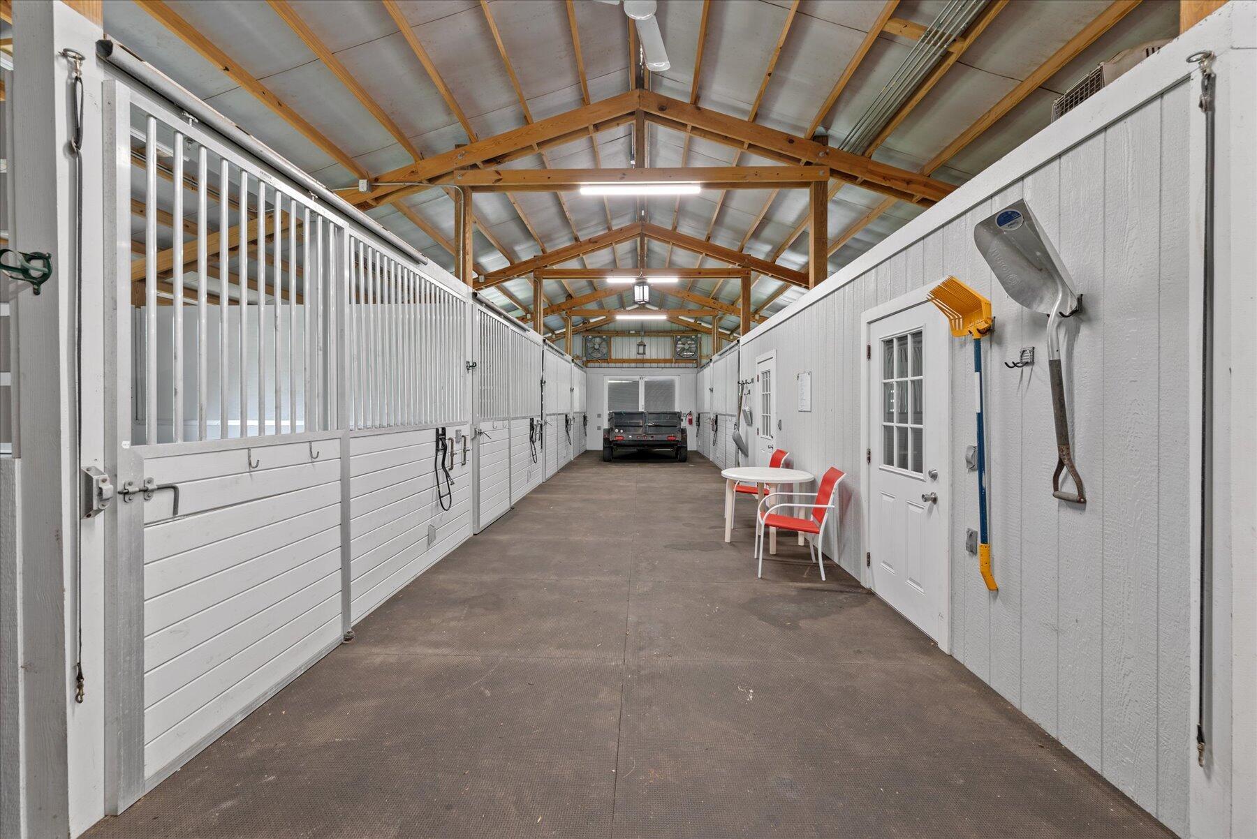 WHITE FENCES / DEER RUN 2 - Residential