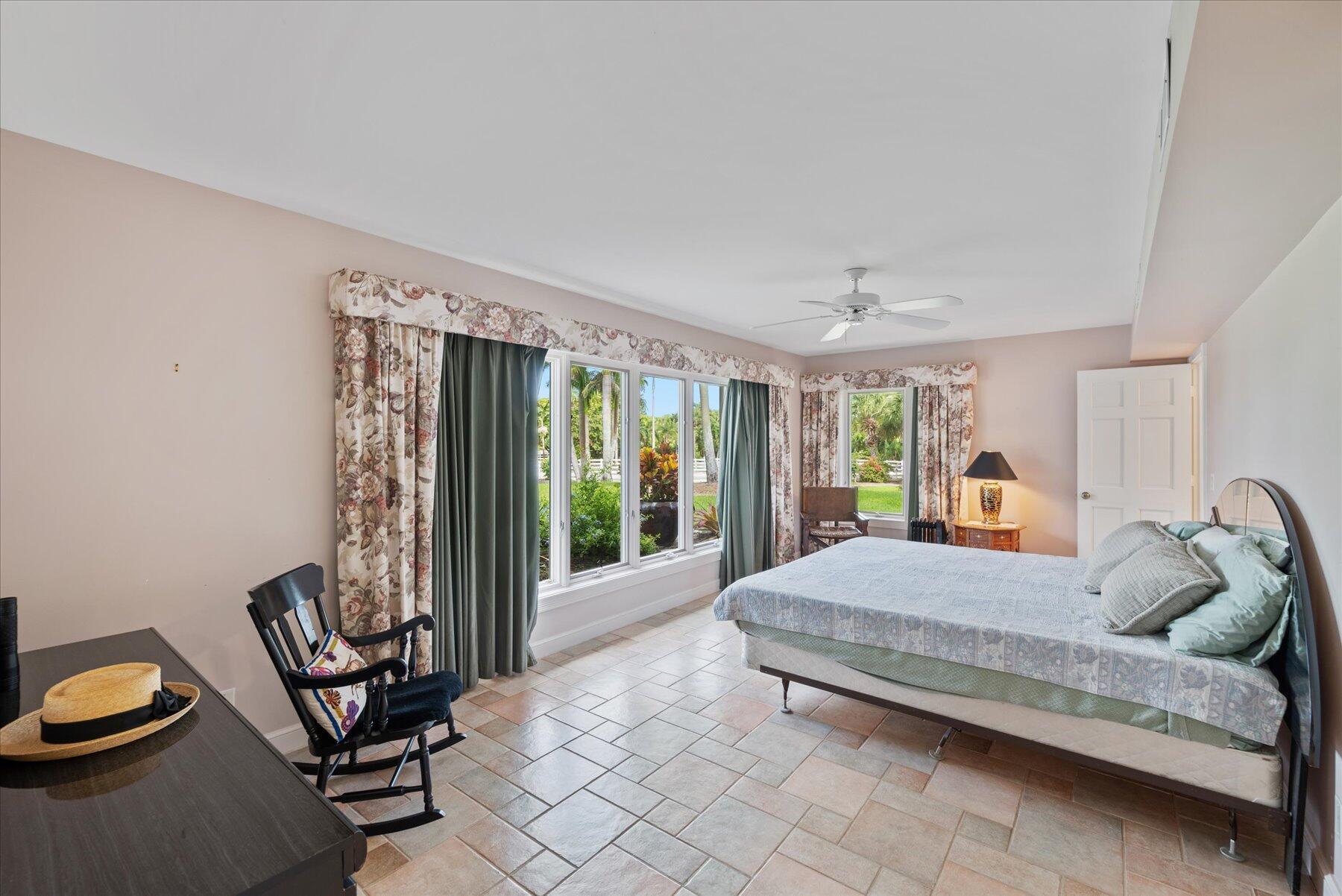 WHITE FENCES / DEER RUN 2 - Residential