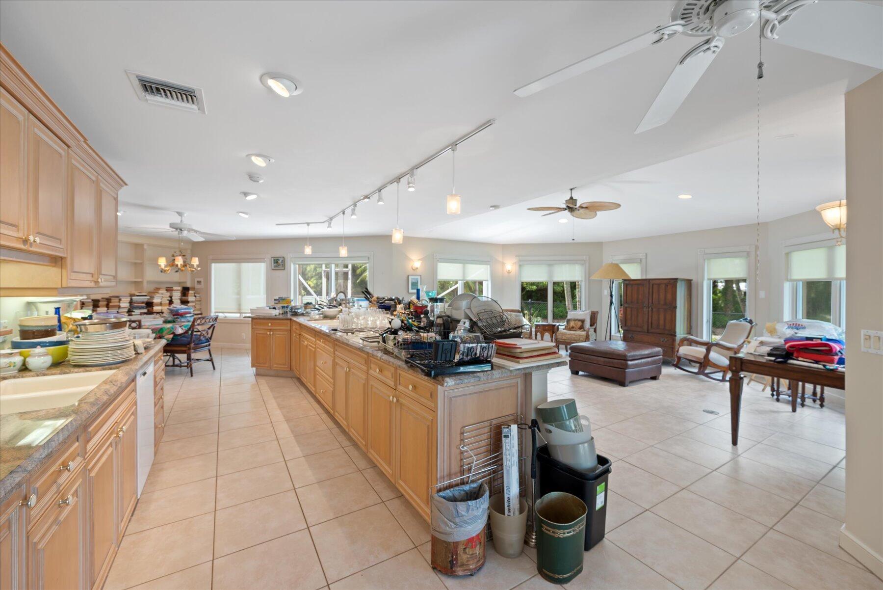 WHITE FENCES / DEER RUN 2 - Residential