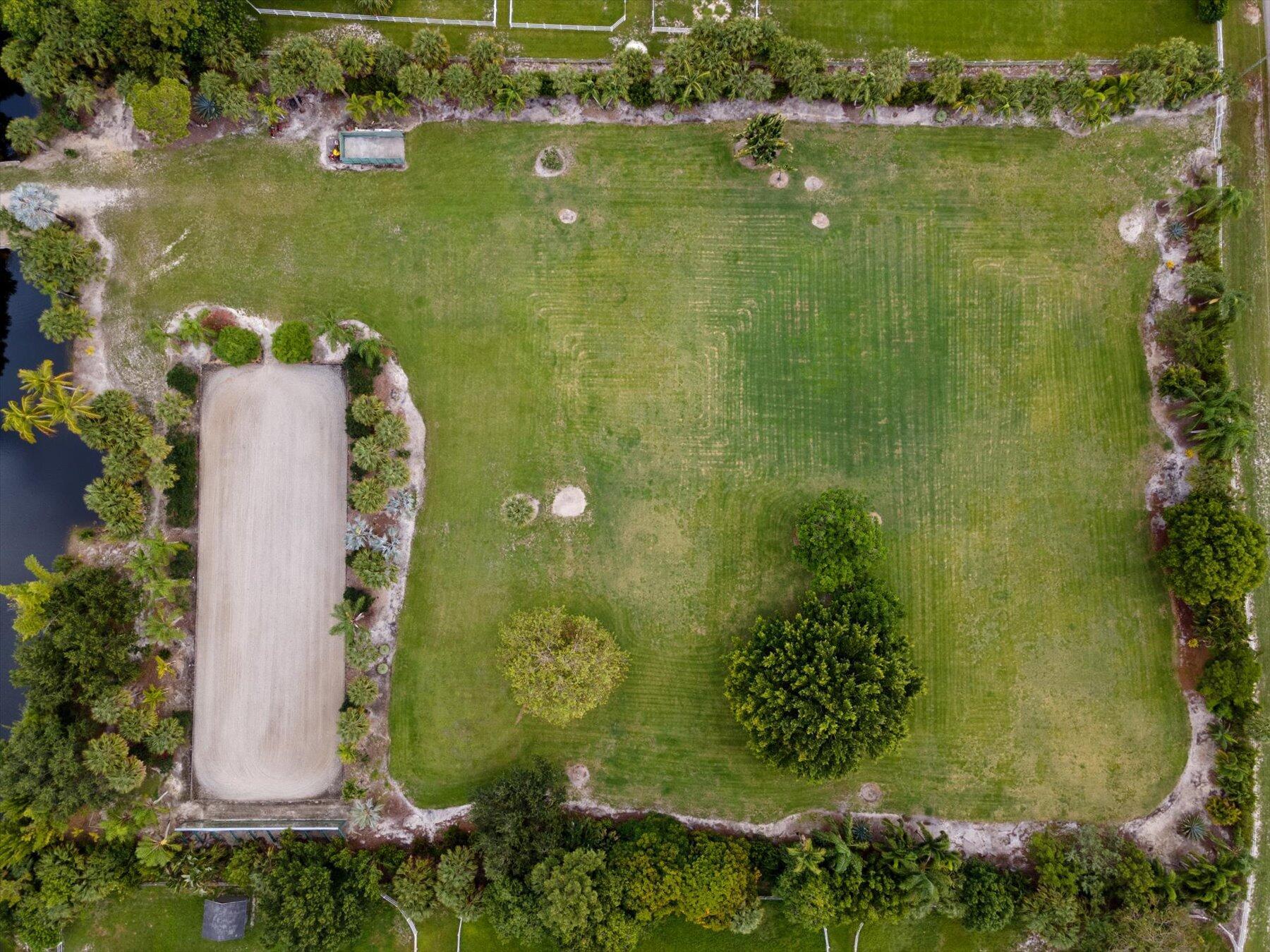 WHITE FENCES / DEER RUN 2 - Residential