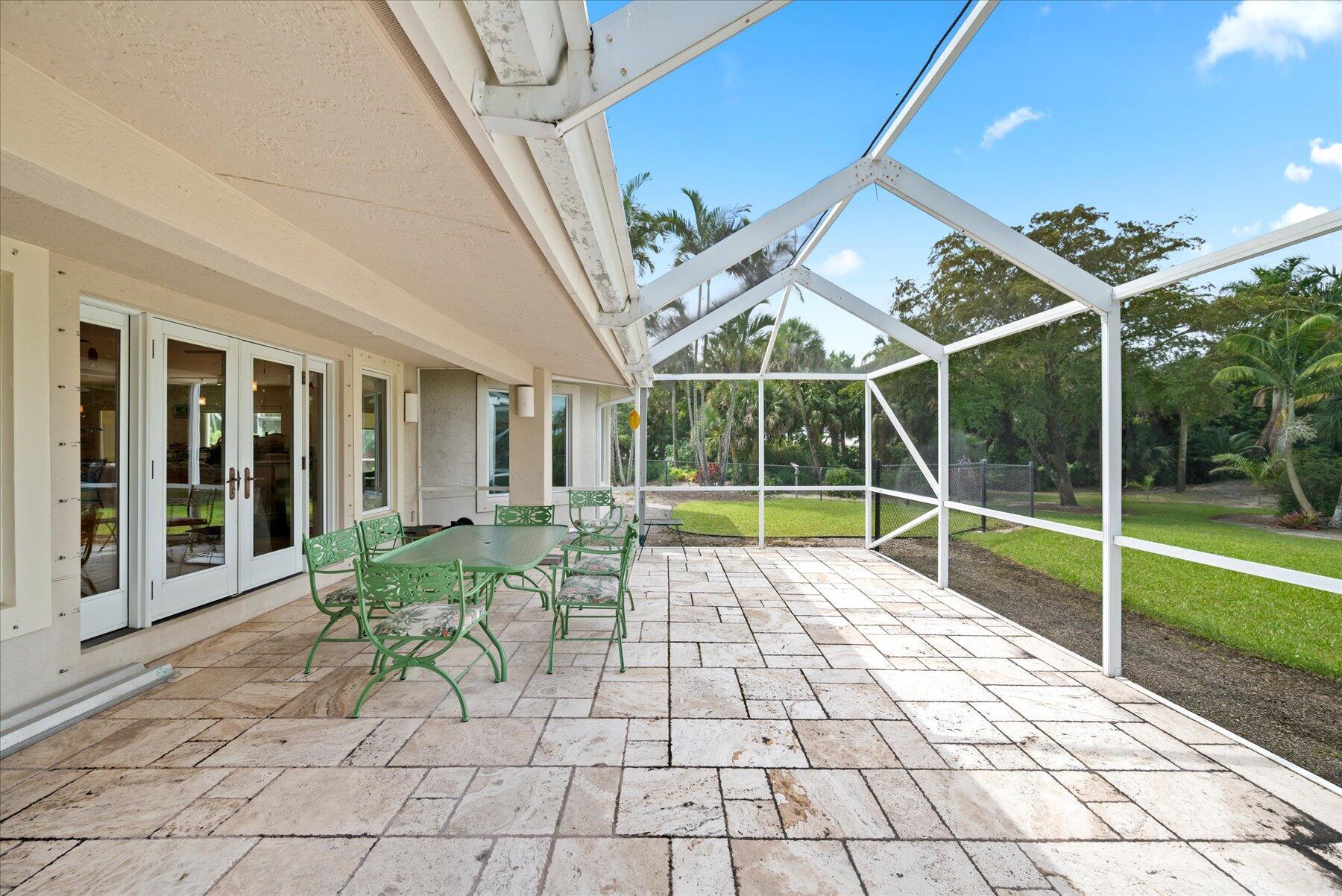 WHITE FENCES / DEER RUN 2 - Residential