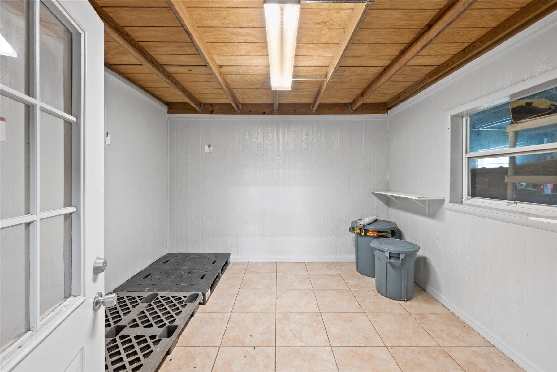 WHITE FENCES / DEER RUN 2 - Residential