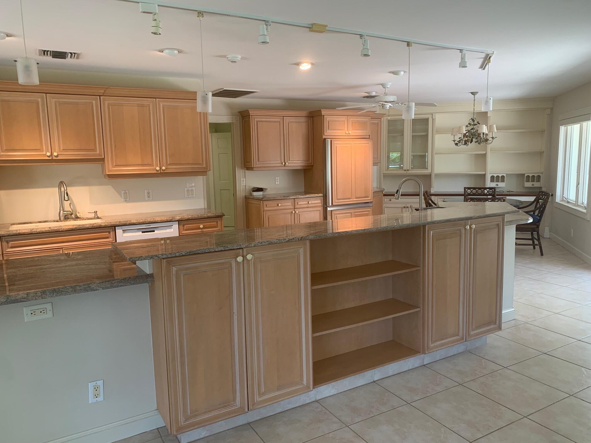 WHITE FENCES / DEER RUN 2 - Residential