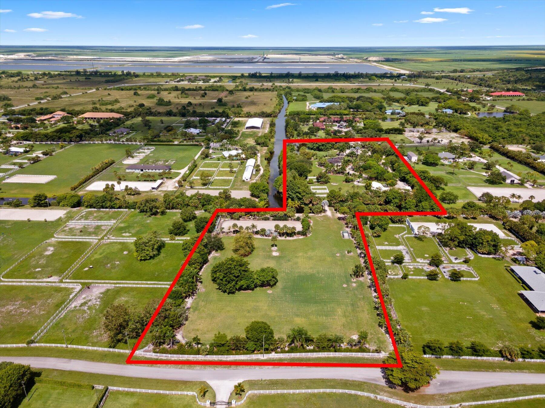 WHITE FENCES / DEER RUN 2 - Residential