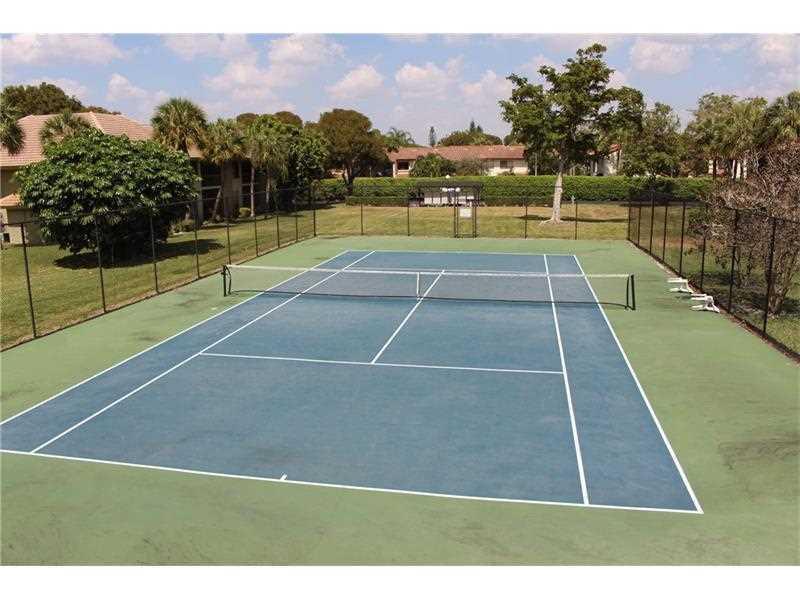 BANYAN COURTS CONDO - Residential