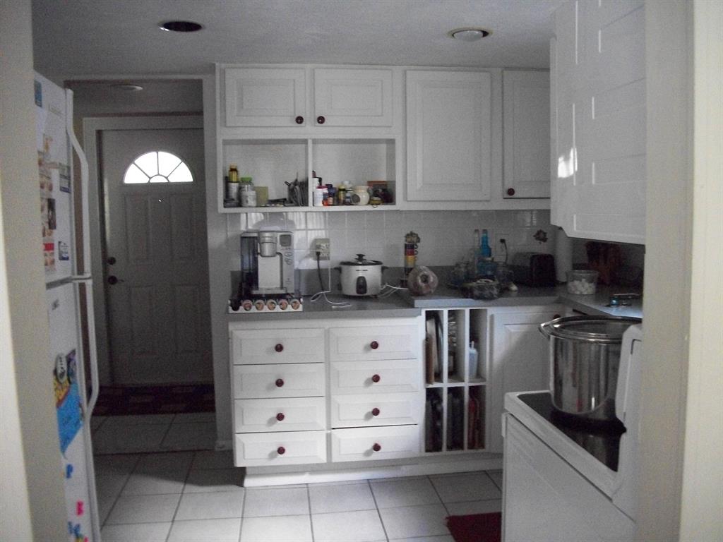 BANYAN COURTS CONDO - Residential