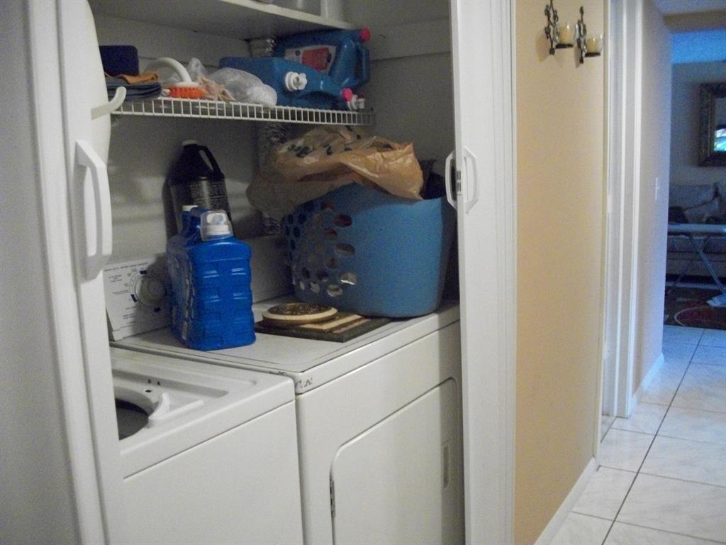 BANYAN COURTS CONDO - Residential