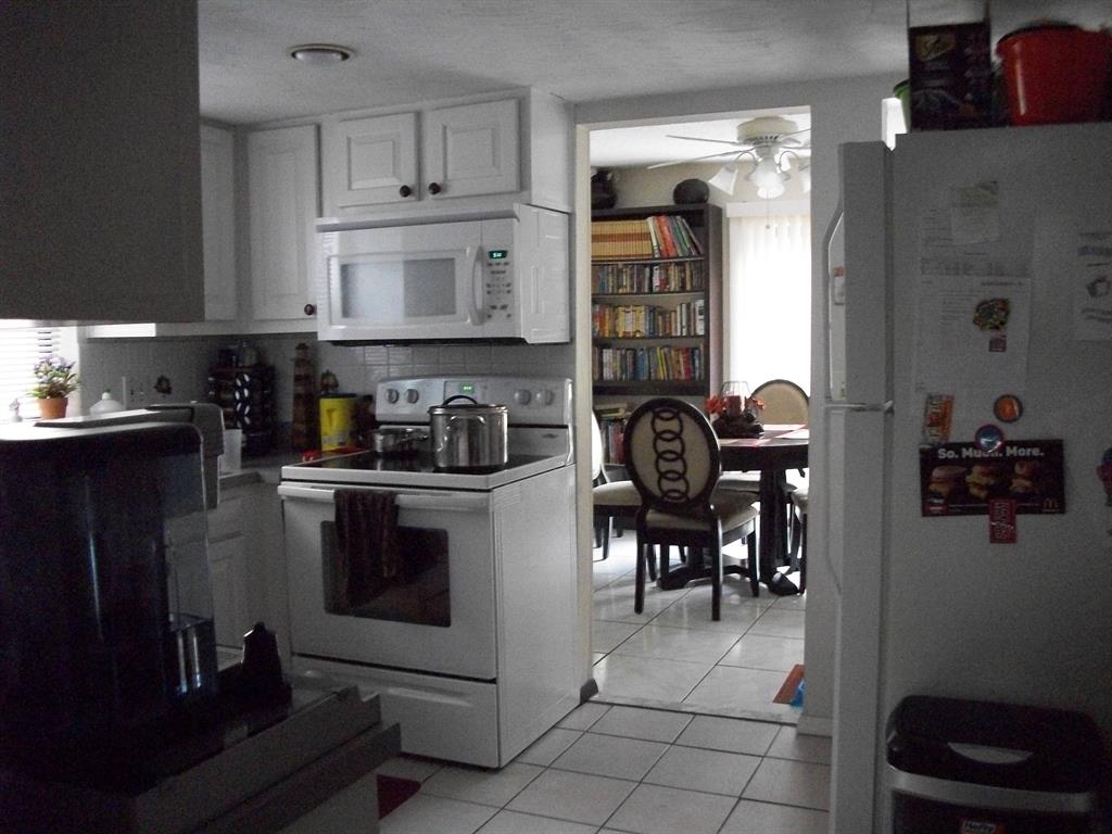 BANYAN COURTS CONDO - Residential