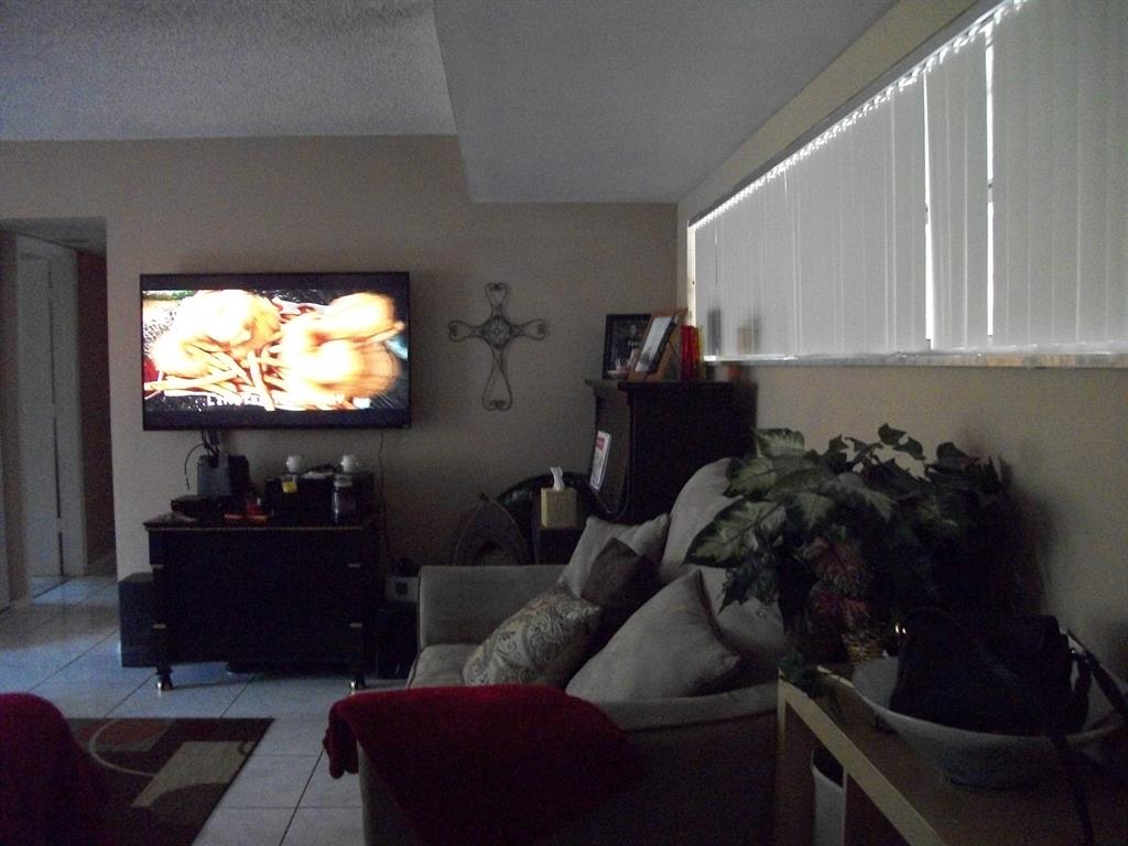 BANYAN COURTS CONDO - Residential