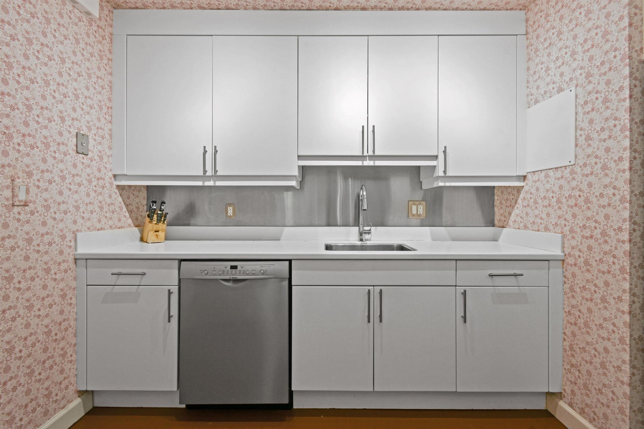 OCEAN TOWERS NORTH - Residential Lease