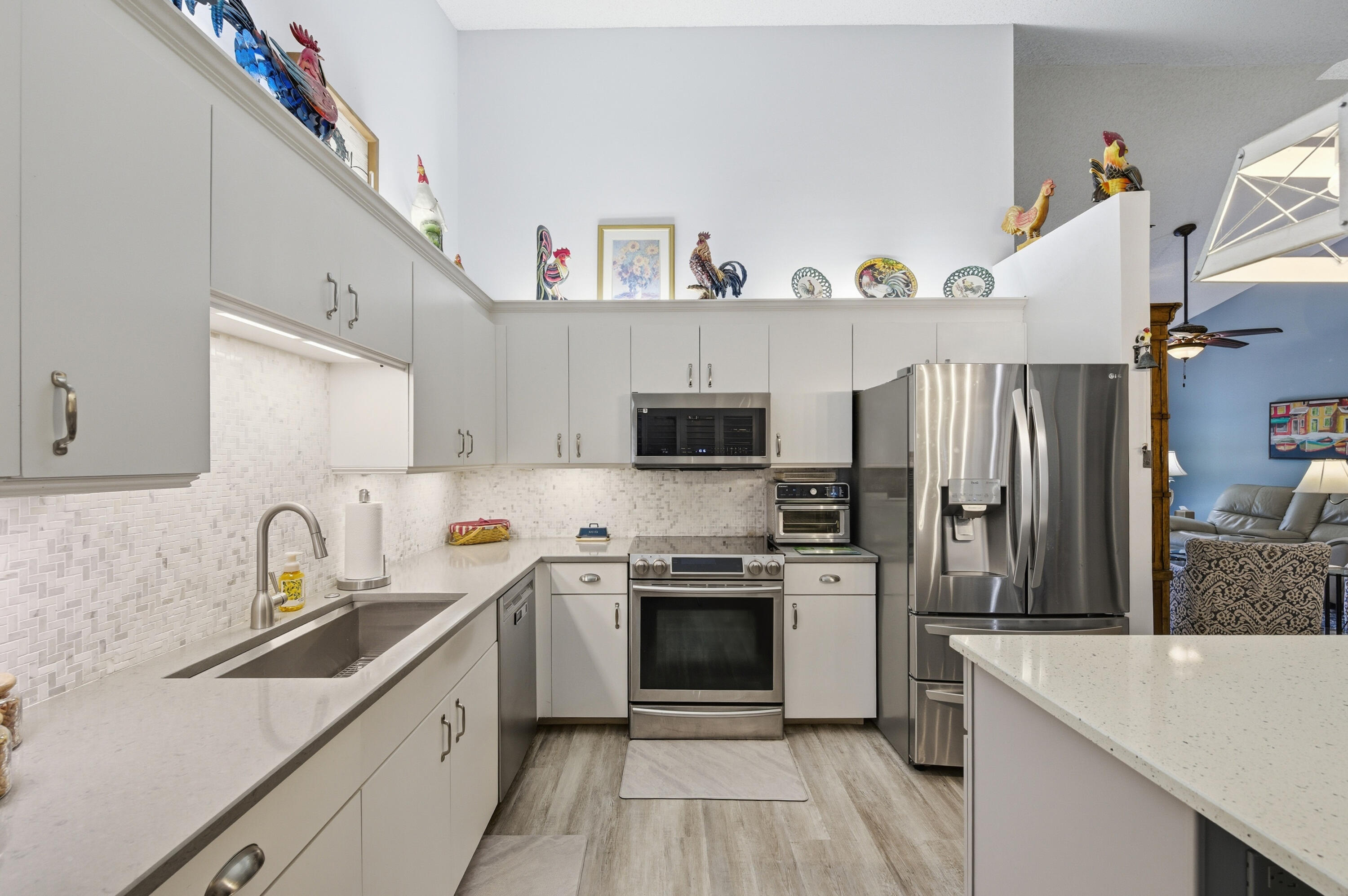 LANTERN WALK 2 - Residential