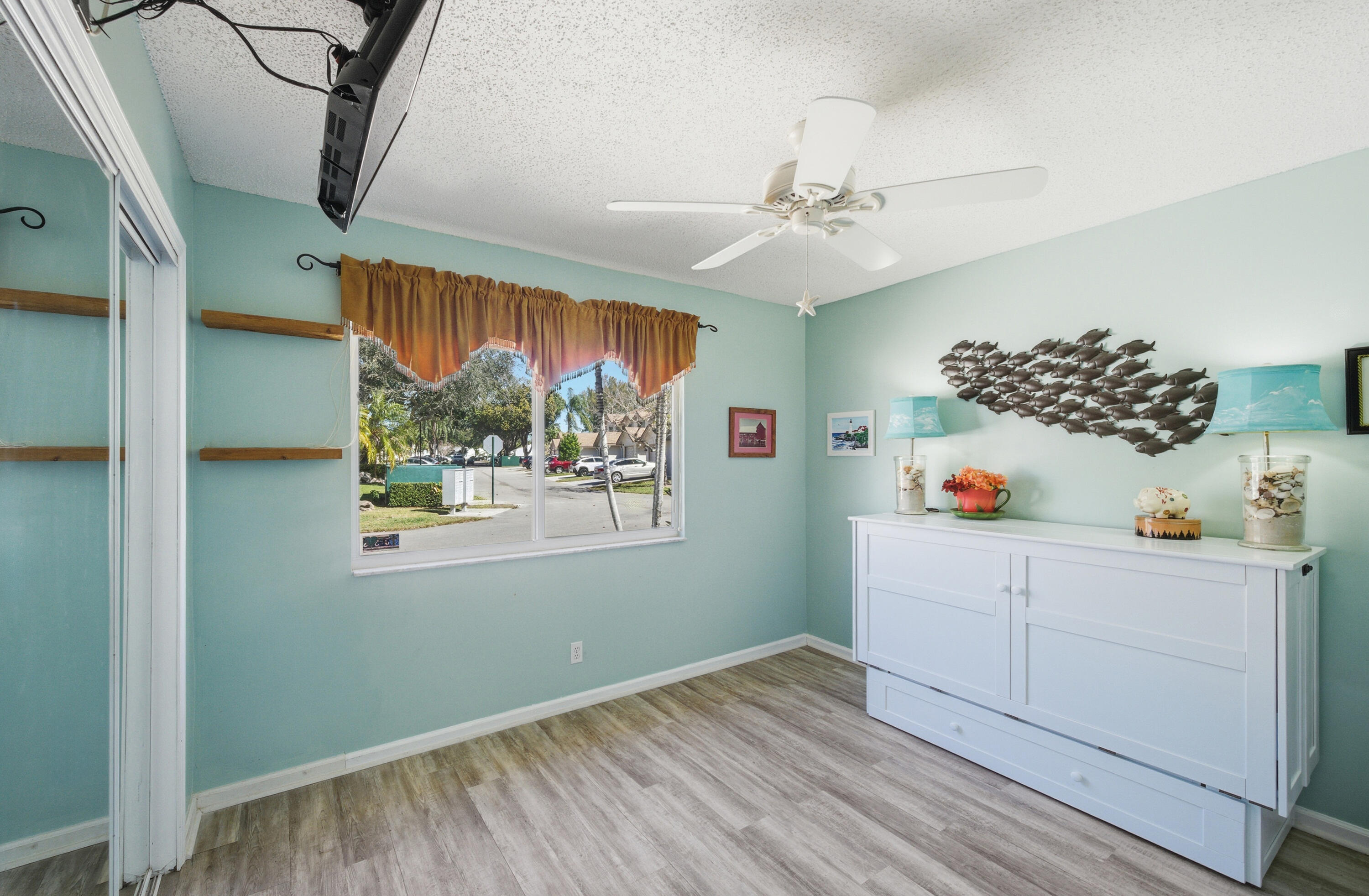 LANTERN WALK 2 - Residential