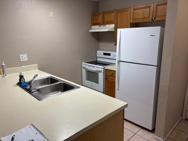 1ST FLOOR... TILE AND WOOD FLOORS.. 1 BEDDROOM, 1 BATHROOM WITH PATIO AREA.. NICE OPEN KITCHEN WITH NEWER APPLIANCES.. SPACIOUS BEDROOM WITH WALK-IN CLOSET. GREAT DEAL.. CLEAN AND READY TO GO.. 620 CREDIT SCORE REQUIRED . COMMUNITY POOL AND LAUNDRY IN THE BUILDING.. DON'T MISS THIS ONE.