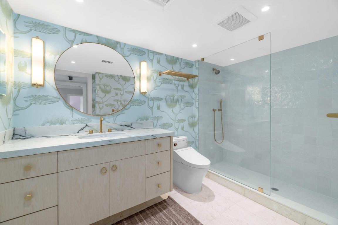 CARLYLE HOUSE CONDO - Residential