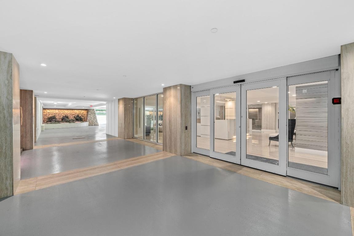 CARLYLE HOUSE CONDO - Residential