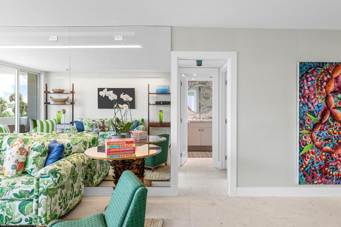 CARLYLE HOUSE CONDO - Residential