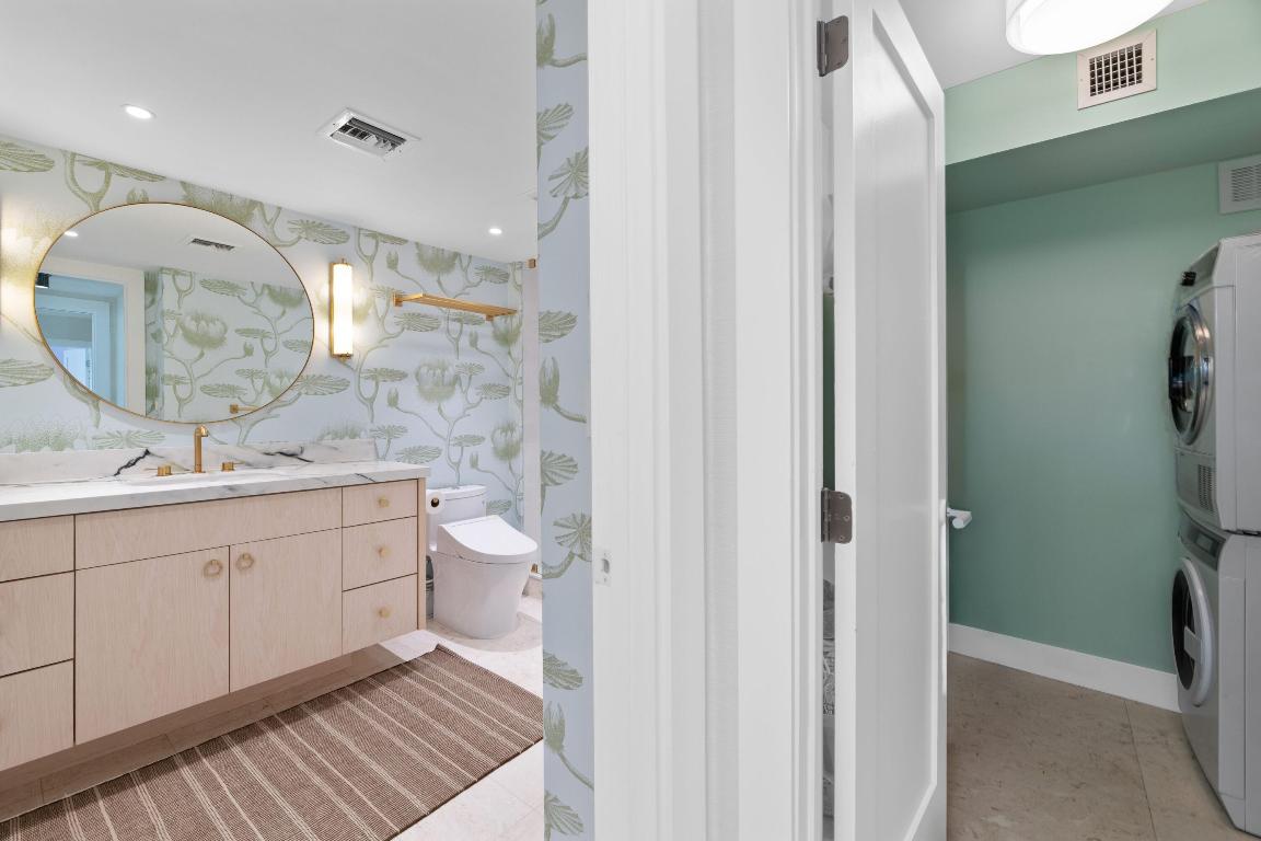 CARLYLE HOUSE CONDO - Residential