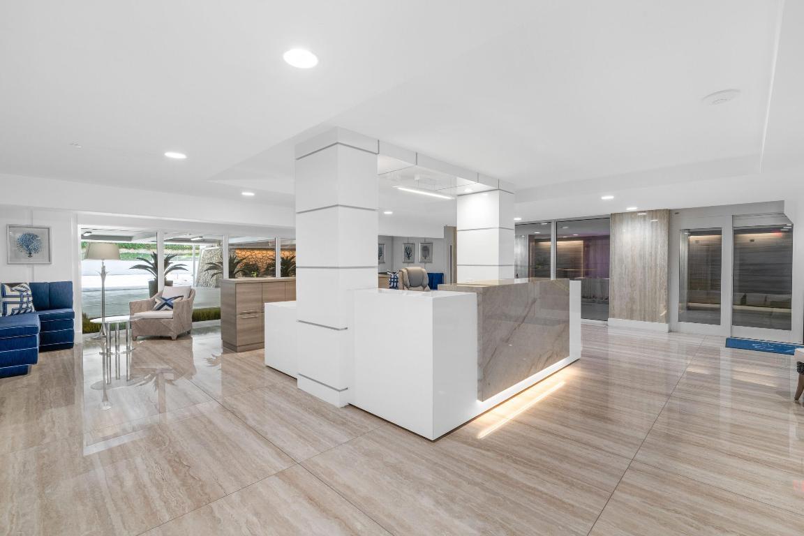 CARLYLE HOUSE CONDO - Residential