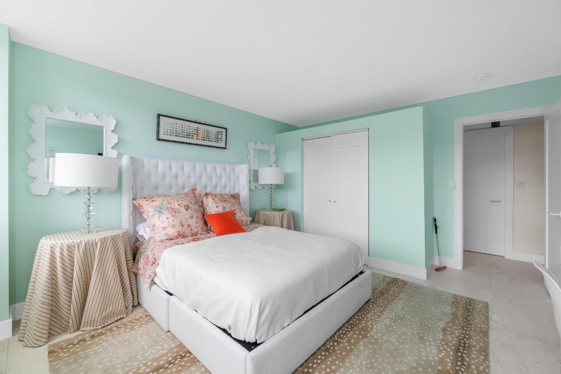 CARLYLE HOUSE CONDO - Residential