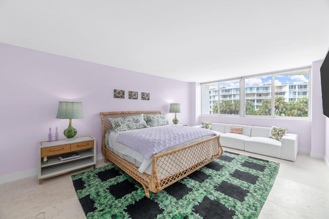 CARLYLE HOUSE CONDO - Residential