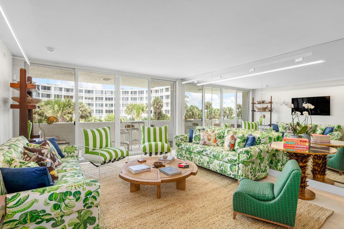 CARLYLE HOUSE CONDO - Residential