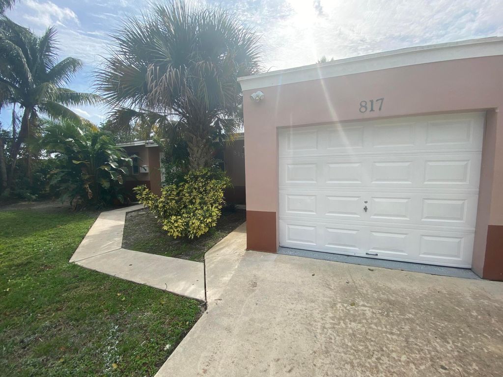 Photo of 817 Cinnamon Road, North Palm Beach, FL 33408 (MLS # R10943276)